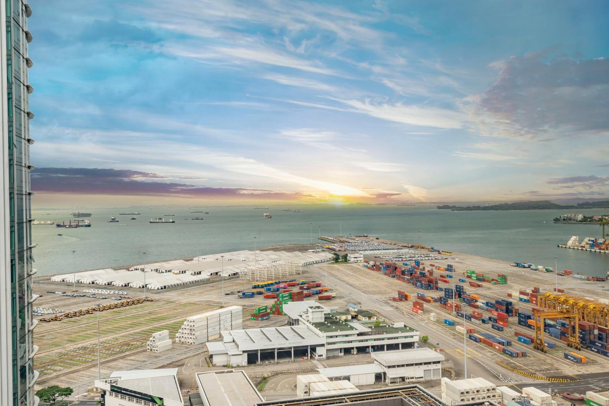 M Hotel Singapore City Centre Exteriér fotografie Aerial view of the Port of Manzanillo