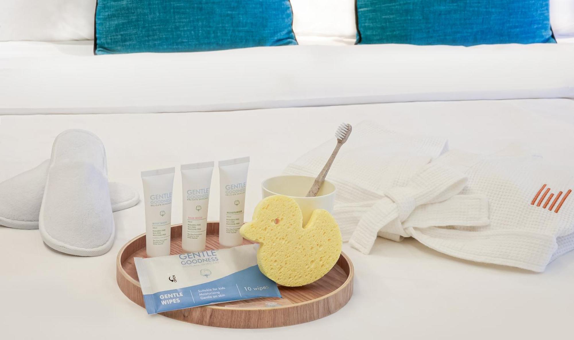 M Hotel Singapore City Centre Exteriér fotografie A selection of toiletries